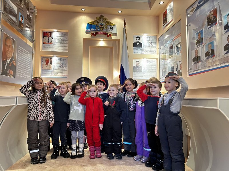 Комнату истории ОМВД России по г. Салехарду посетили воспитанники детского сада «Бережок»